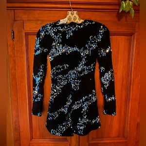 Beautiful vintage romper sequins. Perfect for Halloween. never worn XS